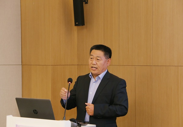 集团公司党委书记张会民从易游在线建设的角度作点评发言.jpg