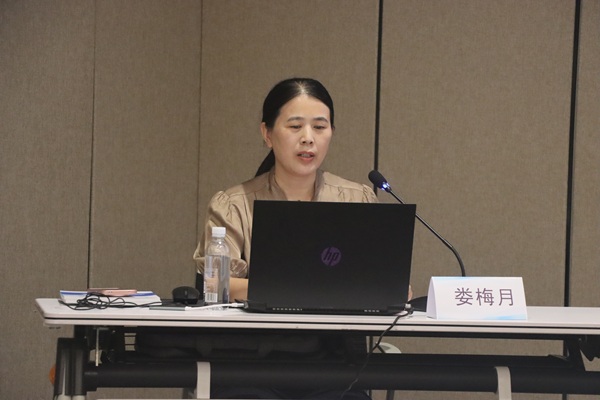 集团党委副书记、工会副主席娄梅月主讲《公司发展历程及易游在线》.jpg 集团党委副书记、工会副主席娄梅月主讲《公司发展历程及易游在线》.jpg